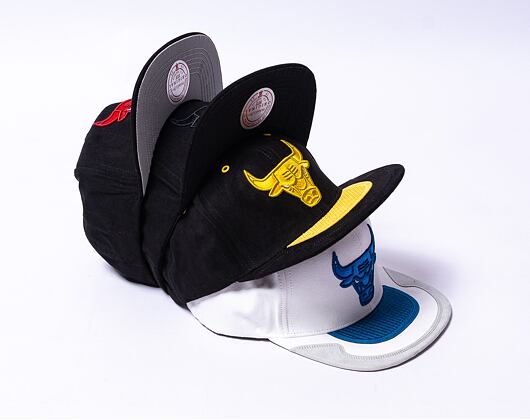 Kšiltovka Mitchell & Ness - Day 5 Snapback - Chicago Bulls - Black-Yellow