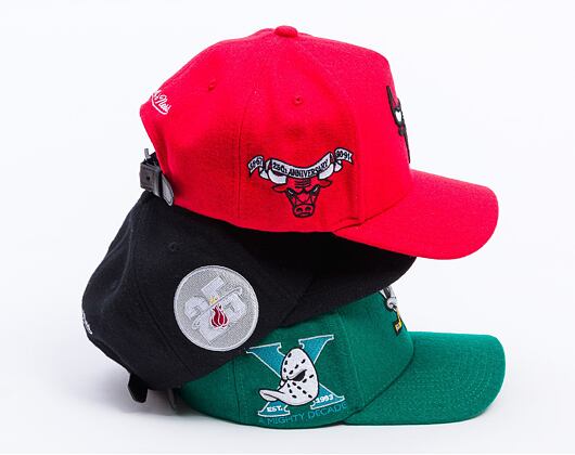 Kšiltovka Mitchell & Ness - Chicago Bulls - Kicking Wool Pro Strapback - Red