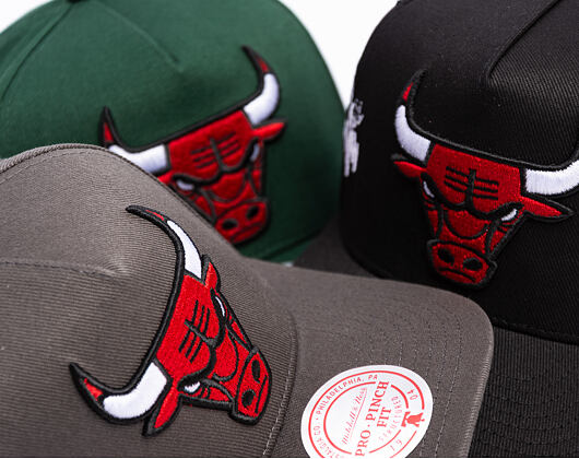 Cap Mitchell & Ness  - NBA Born To Win - Pro Pinch Snapback - Chicago Bulls - Black