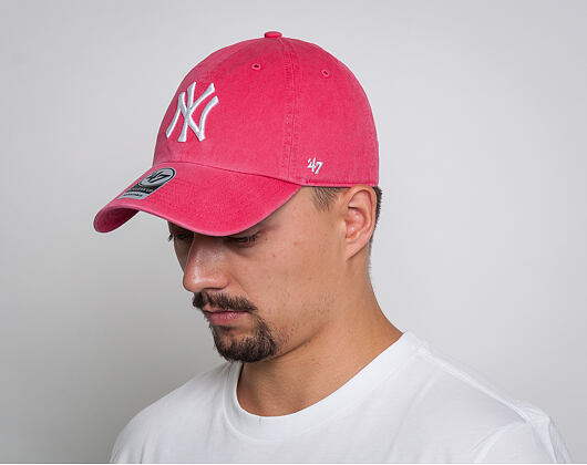'47 Brand New York Yankees Clean Up Berry Strapback Cap