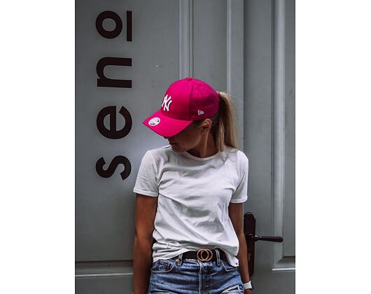 New Era Fashion Essential New York Yankees Pink/White 9FORTY Strapback Womens Cap