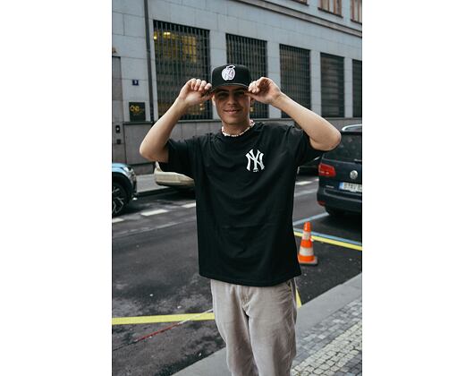 New Era MLB Floral Graphic Oversized Tee New York Yankees Black / Optic White T-Shirt