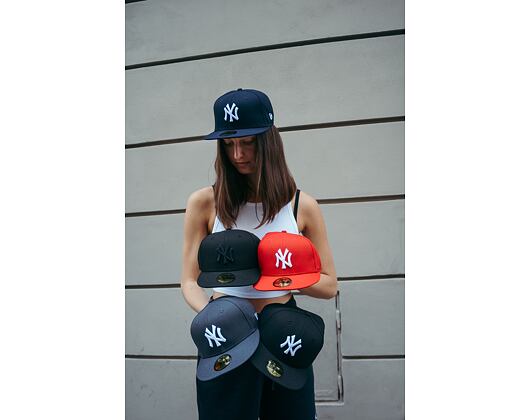 New Era 59FIFTY MLB Basic New York Yankees Fitted Scarlet / White Log Cap