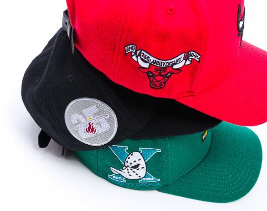 Kšiltovka Mitchell & Ness - Chicago Bulls - Kicking Wool Pro Strapback - Red