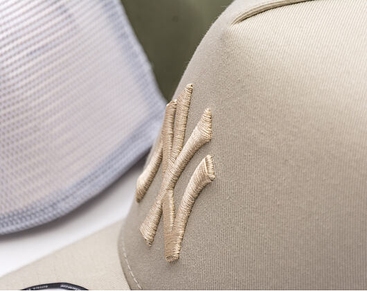 Kšiltovka New Era - MLB League Essential 9FORTY Trucker - NY Yankees - Stone