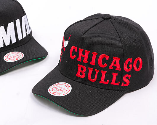 Kšiltovka Mitchell & Ness - NBA Busted Pro - Chicago Bulls - Black
