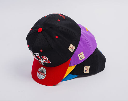 Cap Mitchell & Ness - NBA Team Arch Snapback - Chicago Bulls - Black / Red