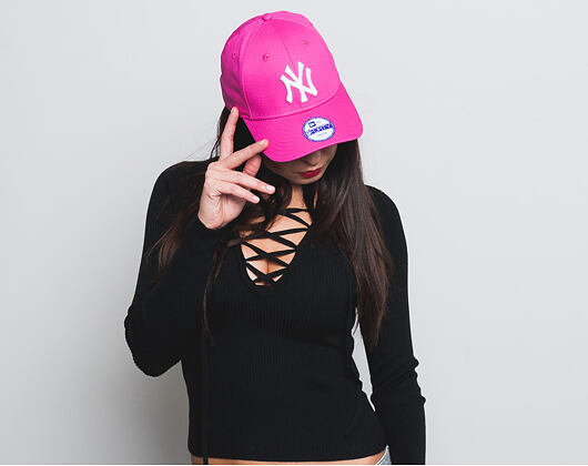 New Era Fashion Essential New York Yankees Pink/White 9FORTY Strapback Womens Cap