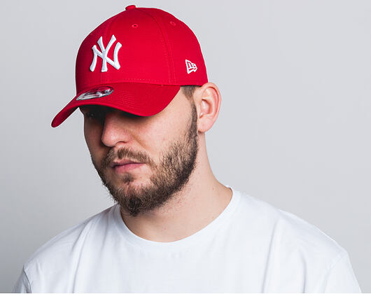 New Era 9FORTY MLB League Basic New York Yankees Strapback Scarlet / White Cap