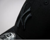 New Era League Basic New York Yankees Black on Black 39THIRTY Stretchfit Cap