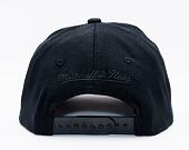 Mitchell & Ness Blk/Blk Logo Classic Red Chicago Bulls Black Cap
