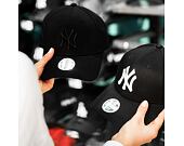 New Era 9FORTY Womens MLB Essential New York Yankees Strapback Black / Optic White Womens Cap