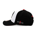 Mitchell & Ness - Core I Pro Snapback - NBA - Chicago Bulls - White-Red