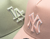 Cap New Era - MLB Outline 9FORTY A-Frame Trucker - NY Yankees - Pink Rouge / White
