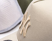 Kšiltovka New Era - MLB League Essential 9FORTY Trucker - NY Yankees - Stone